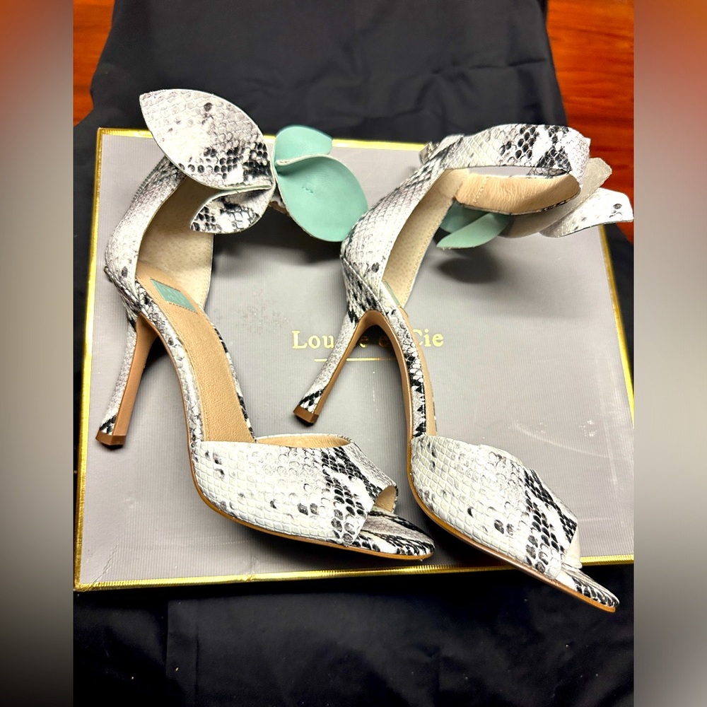 NEW Vince Camaro Louise etCie gorgeous heel.